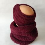 Burgundowy komplet, ręcznie robiony na drutach. - burgundowy komplet