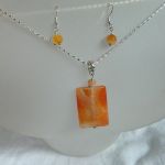 Pomarańczowy agat pajęczy, wisiorek i kolczyki, zestaw biżuterii - 