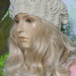 Beret z warkoczem w kolorze kremowym - kremowy beret