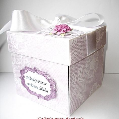 Fioletowe pudełko dla Młodej Pary - kartka ślubna