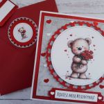 Kartka na walentynki z misiem, nietypowy napis - Tył koperty z ozdobnym kółeczkiem