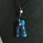 Naturalny niebieski koral, nieregularny korzeń, wisiorek na rzemieniu - 