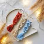 Prosty makramowy breloczek - rudy | Makrama - 