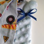 Królik obrońca z granatową kokardą - królik obrońca