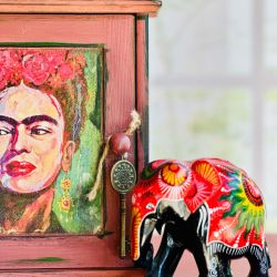 Ręcznie malowana szafka na klucze, Frida Kahlo, prezent, kwiaty