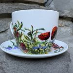 Ręcznie malowana porcelanowa filiżanka Kwiaty na łące - 