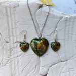 Komplet biżuterii z żywicy - kolczyki i wisiorek w kolorze zielonym - ZIELONA DUSZA - 3