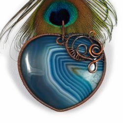 Agat, miedziany amulet z agatem niebieskim