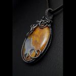 Agat, Miedziany wisior z agatem plume - Pendant with Plume Agate gift for her gift for mom, patinated copper wire jewellery for women, gift for sister, with 55 cm leather strap