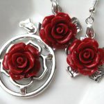 Czerwone róże z korala, zestaw biżuterii - 
