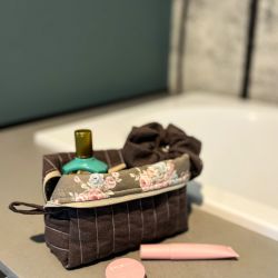 Lniana kosmetyczka box z kwiatową podszewką