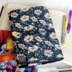 Wodoodporne etui na książkę: stokrotki - 