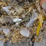 Wianek naturalny z jęczmieniem i białą lawendą - widok z boku