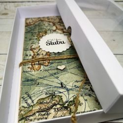 Kartka slubna dla podróżników-w pudełku z okienkiem. Kartka slubna dla podróżników-w pudełku z okienkiem.
