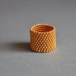 Pierścionek koralikowy złoty 3 - pierścionek z koralików