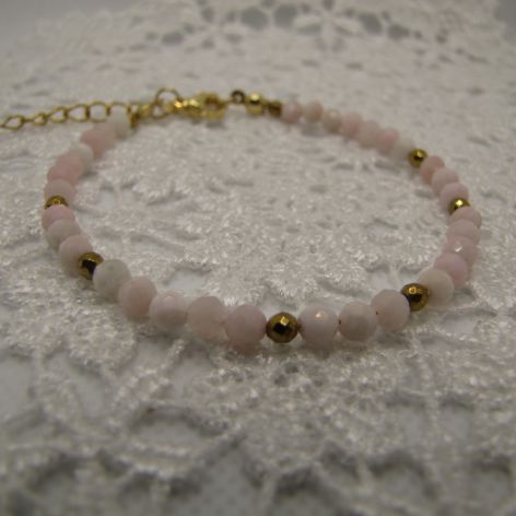 Delikatna bransoletka z różowym opalem 06