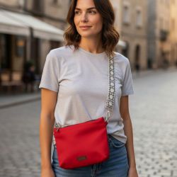 Czerwona kopertówka z weluru