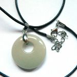 Jasnozielony awenturyn, kółko z dziurką, wisiorek uniseks - 