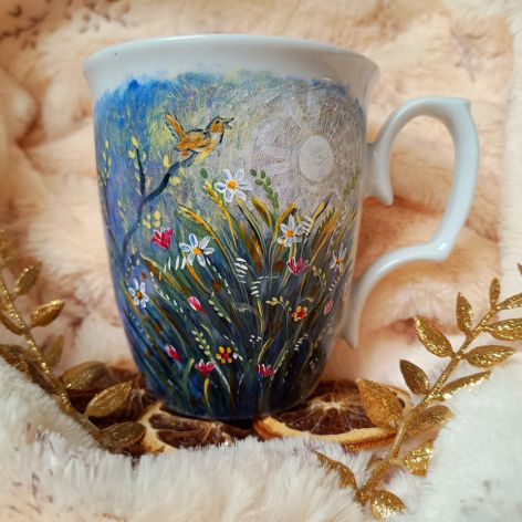 Ręcznie malowany świt na łące kubek 360 ml.