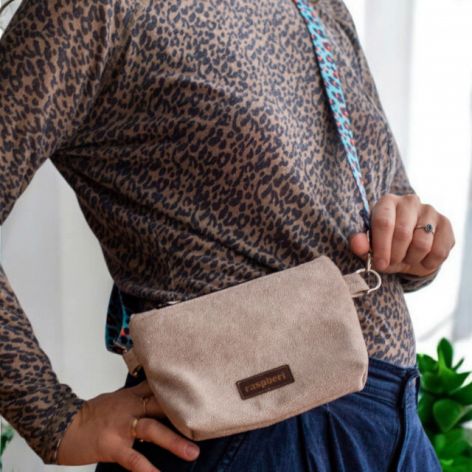 Mini beżowa kopertówka z weluru