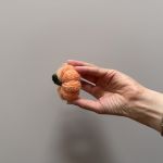 Dynia ozdobna, mała - 1 szt. - Mini dynia wykonana ręcznie na drutach