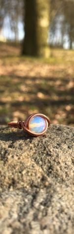 Pierścionek z naturalnym kamieniem opal