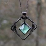 Heksaedrowy z miętą III - wisior z fluorytem