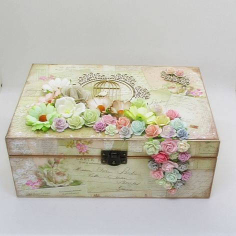 Szkatułka z kwiatami i ptaszkiem