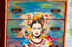 Artystyczna komoda z motywem Fridy Kahlo – kolorowy klimat, do salonu lub sypialni