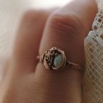 Maja - pierścień z szklanym kryształkiem - 