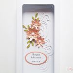Kartka NA ŚLUB - koralowe kwiaty - Biało-koralowa kartka na ślub z kwiatami