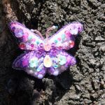 Broszka z haftowanym motylem do płaszcza, torby - Broszka motyl to amulet który może Ci towarzyszyć podczas procesu odnowy.