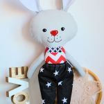 Królik Tuptuś - Emil - 45 cm - Do zabawki w gratisie możesz otrzymać serduszko z imieniem dziecka, dla którego ma być króliczek.