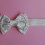 Opaska niemowlęca - Satynowa kokardka w złamanej bieli - 