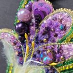 Broszka "Krokus fioletowy" zdobiona koralikami - Broszka "Krokus fioletowy" zdobiona koralikami