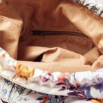 Welurowy workoplecak w kwiaty ecru - 