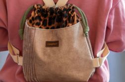 Welurowy mini plecak z kominem panterka