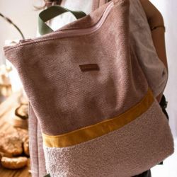 Pudroworóżowy plecak kurierski z suwakiem