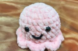 Ręcznie robiona meduzka amigurumi – maskotka handmade jasny róż