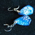 Niebieski agat ognisty, wiszące kolczyki w srebrze - 