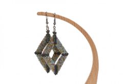 Ręcznie szyte kolczyki Artemis.