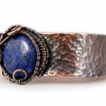 Lapis, Miedziana bransoletka z lapis lazuli  - młotkowana bransoletka z lapisem