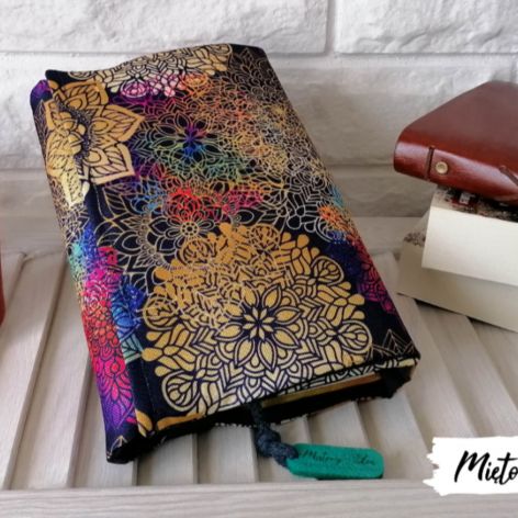 Otulacz / etui na książkę ~ tęczowe mandale