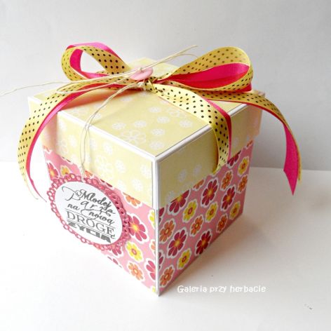 Pudełko, kartka ślubna różowa z gołąbkami