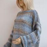 Beż i niebieski sweter oversize - melanżowy sweter