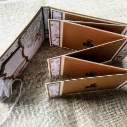 223,Dziecięcy album zig-zag w komplecie z kartką.