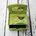 zielona toaletka ptaszek - ręcznie malowane pudełko z ptaszkiem