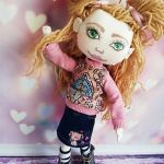 Personalizowana lalka tekstylna - Lalka z włosami z włóczki