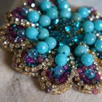 Broszka z koralików Kwiat turkusowo fuksjowa - Wieczornica zakwita nocną, przy letnim pełnym księżycu