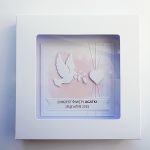 Minimalistyczna kartka na Chrzest z gołębicą - Pamiątka Chrztu w dekoracyjnym pudełku